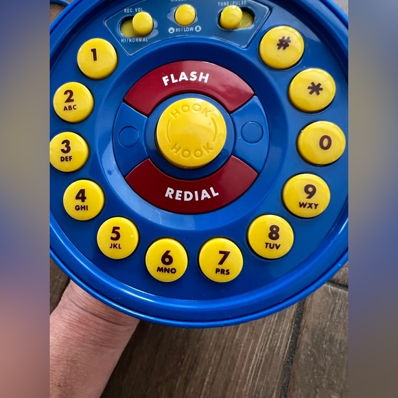 Vintage M&M's Yellow Guy Megaphone Telephone - Picture 7 of 8